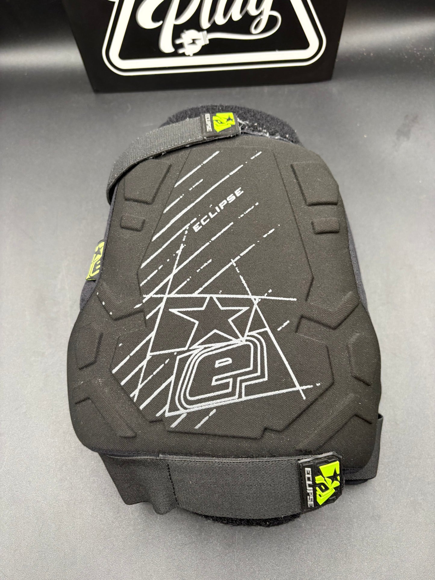 Planet eclipse knee pads